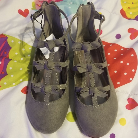 American Eagle By Payless Other - NWT- Girls flats.